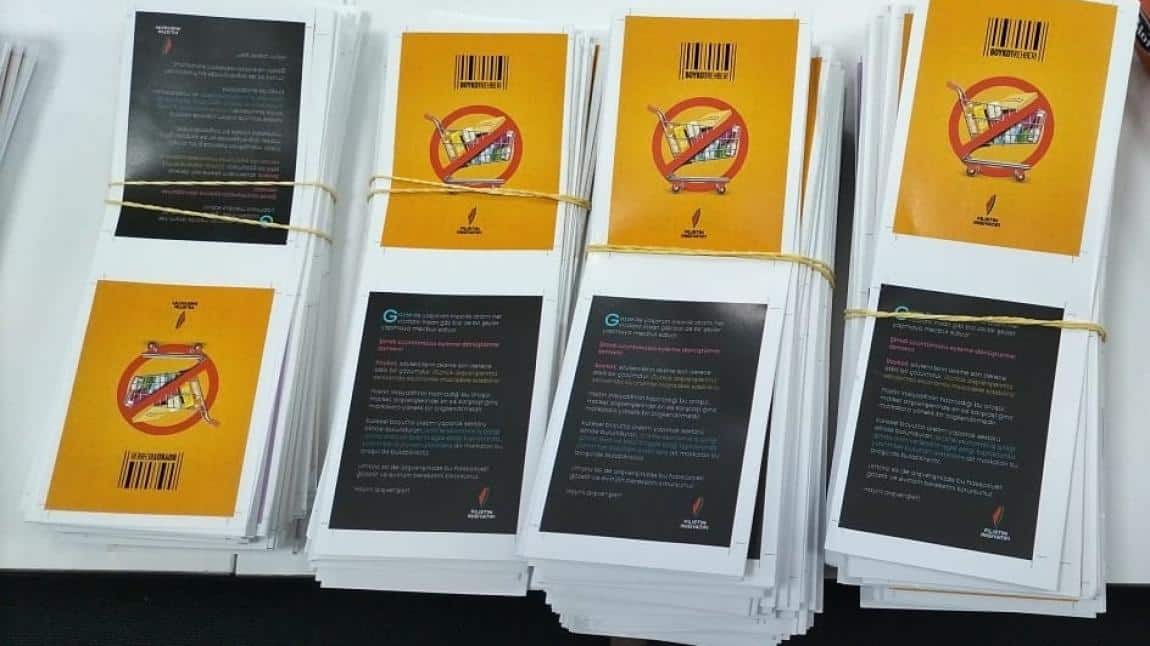 Öğrencilere Yönelik Bilinçlendirme: Filistin'deki Durum Üzerine Boykot Broşürleri Dağıtımı
